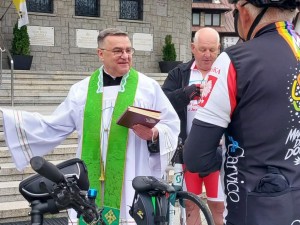 Pielgrzymi rowerowi już w Strużkach za Połańcem.